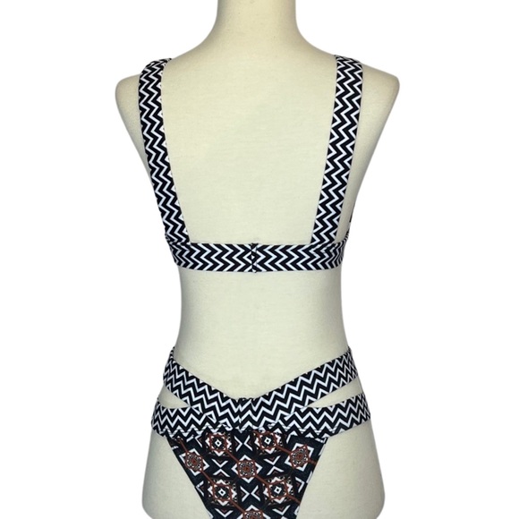 Strappy Black & White Chevron Geometric Bandage Bikini - Picture 13 of 15